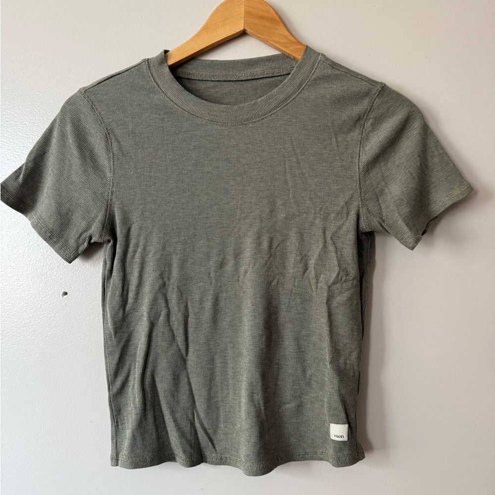 Vuori Pose Fitted Tee